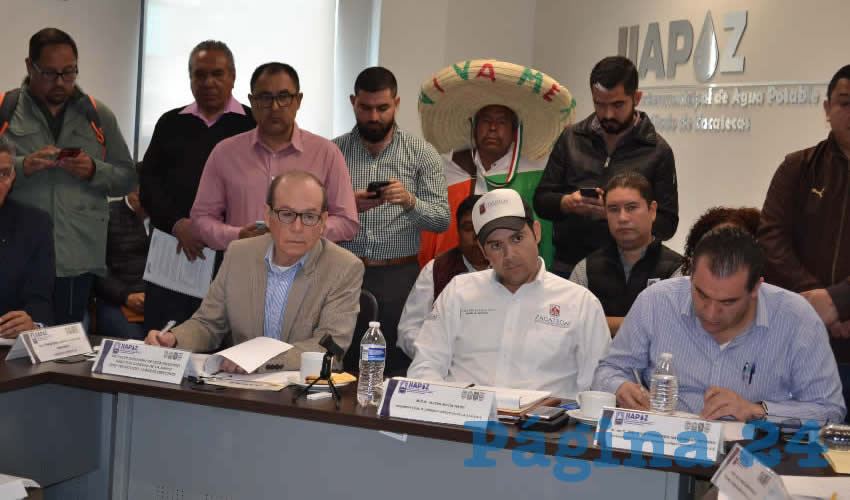 Ulises Mejía: Esta propuesta aprobada por mayoría, beneficiará especialmente a los usuarios que se encuentran en un rango de consumo de cinco a 10 mil litros mensuales, pues sus tarifas bajarán de 178 a 140 pesos en el caso del uso Doméstico I y II; de 271 a 213 pesos para el uso Doméstico III; y de 377 a 245 pesos para uso Comercial, sector en el que se puso especial énfasis para micro, pequeñas y medianas empresas (MIPyMES).