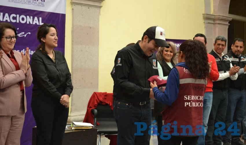 En el marco de la conmemoración del Día Internacional de la Mujer, autoridades del ayuntamiento de Zacatecas realizaron la audiencia pública número 62 dirigida a la atención de las mujeres capitalinas, mediante la cual escucharon cada una de sus demandas, necesidades, quejas, planteamientos y proyectos (Foto Merari Martínez)