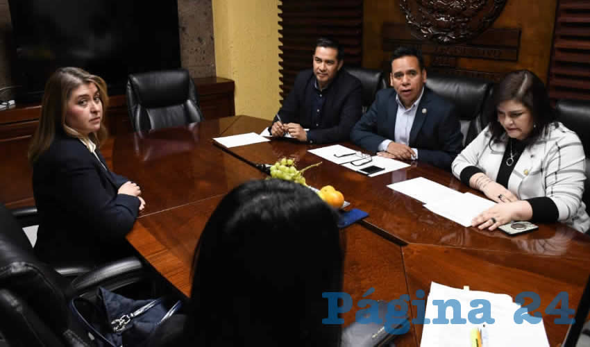 Las entrevistas estuvieron encabezadas por los diputados integrantes de esta comisión, el perredista José Juan Mendoza Maldonado; la priísta Perla Guadalupe Martínez Delgado y la integrante de Movimiento Regeneración Nacional (Morena), Navidad Rayas Ochoa (Foto Merari Martínez Castro)