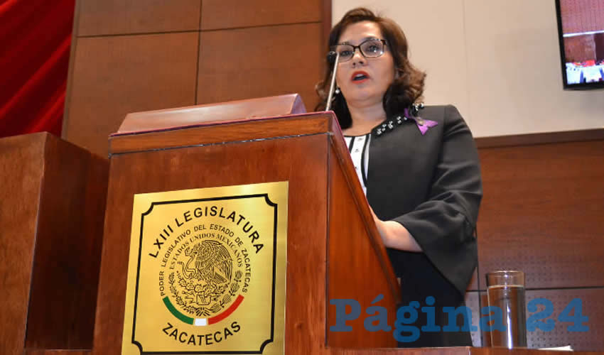 La diputada por el Partido de la Revolución Democrática (PRD), Edelmira Hernández Perea, mediante un exhorto solicitó al presidente de México, Andrés Manuel López Obrador, declare luto nacional el Día Internacional de la Mujer en memoria de los feminicidios suscitados en todo el territorio nacional (Foto Rocío Castro Alvarado)