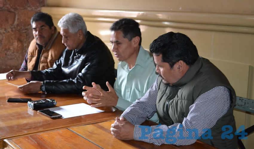 En conferencia de prensa, Adán González Acosta, dirigente de la organización sostuvo que la Jiapaz tiene muchas deficiencias técnicas que tienen que revisarse, pues hay lugares con fugas y solamente llega aire (Foto Merari Martínez)