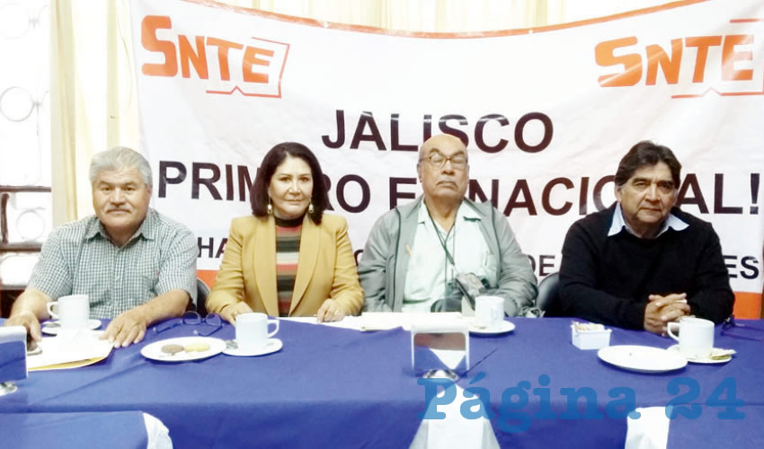 “Si este asunto se acepta como un proceso electoral democrático, todos los miembros del sindicato, llámese docentes, jubilados, administrativos, de todos los rubros, podremos votar por la planilla o por los candidatos que más nos parezcan, pero ya de una manera democrática”; de lo contrario protestarán, explicó Marcial Medina, líder de jubilados de la sección 16 del SNTE/Foto: Francisco Tapia