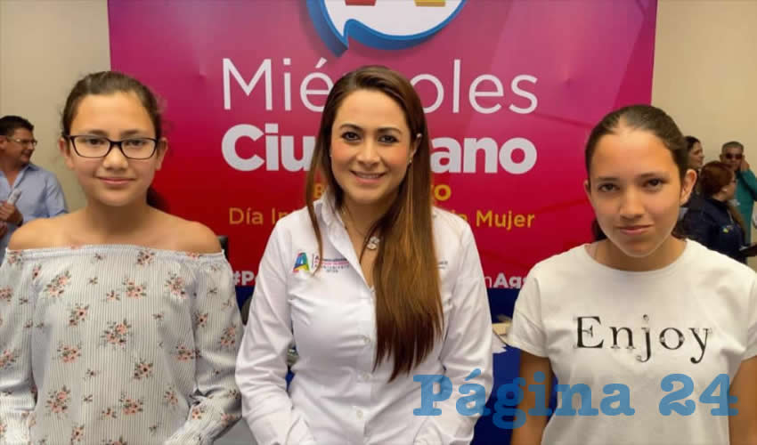 Las j&oacute;venes agradecieron a la alcaldesa Tere Jim&eacute;nez por apoyarlas para desarrollar acciones a favor del medio ambiente