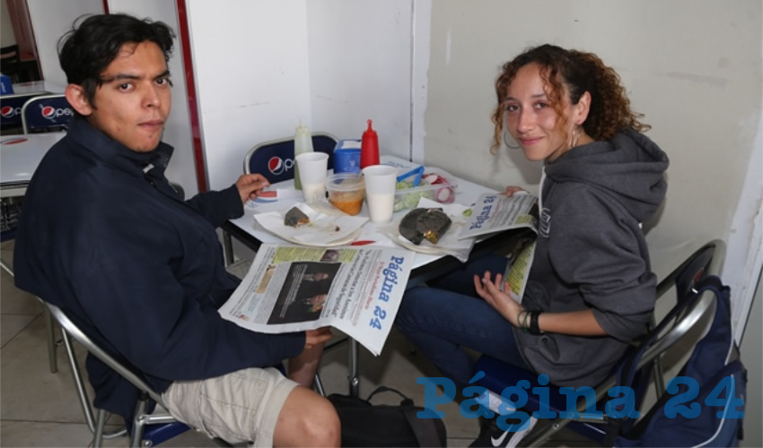 En el Maizito Azul compartieron el pan y la sal Enrique López y Adriana Macías