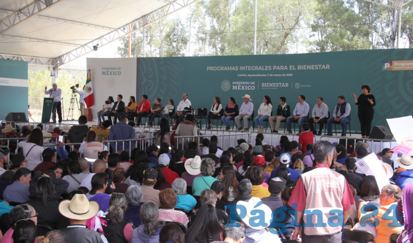 &ldquo;A los j&oacute;venes hay que abrazarlos para que no caigan con las bandas, y no precisamente musicales, de esas otras que los llevan por las veredas de la delincuencia&rdquo;, dijo el presidente Andr&eacute;s Manuel L&oacute;pez Obrador