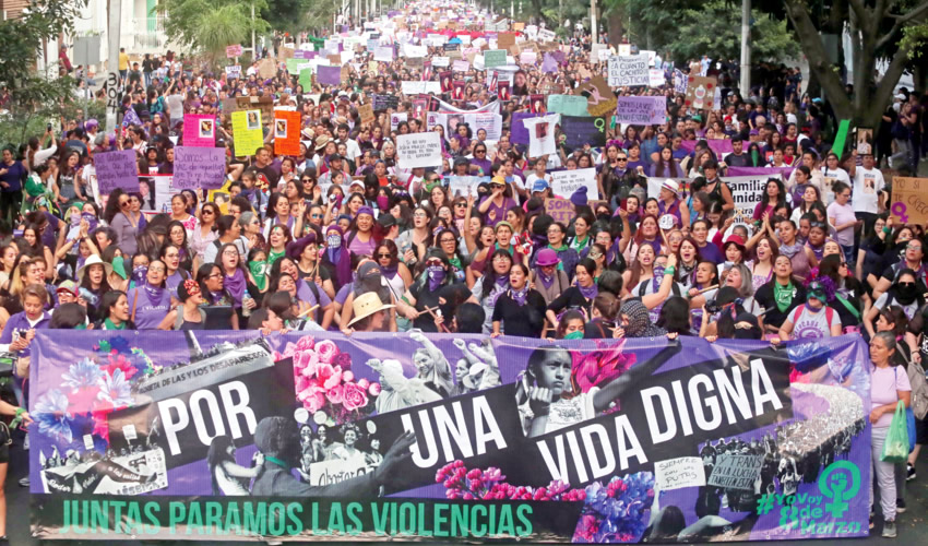 “Juntas paramos la violencia. Por una vida digna”, se leía en una de las miles de pancartas que portaban las manifestantes/Foto: Cuartoscuro