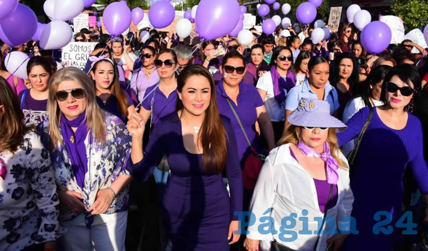 Como mujer y una ciudadana m&aacute;s, Tere Jim&eacute;nez se uni&oacute; a la marcha que se realiz&oacute; este domingo 8 de marzo