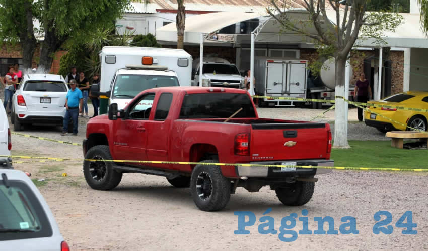 La unidad Chevrolet Silverado, que conduc&iacute;a de reversa un menor de 13 de a&ntilde;os de edad, al momento en que arroll&oacute; a su consangu&iacute;nea de dos a&ntilde;os