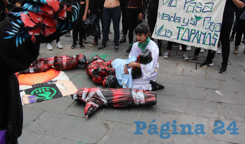 “Ni una menos, vivas nos queremos”