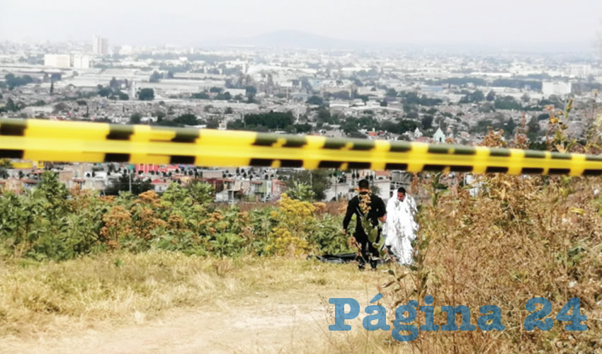 Las autoridades se movilizaron a un punto de difícil acceso de la colonia, un predio que no tienen nombre, que colinda con un voladero, para rescatar el cuerpo/Foto: Especial