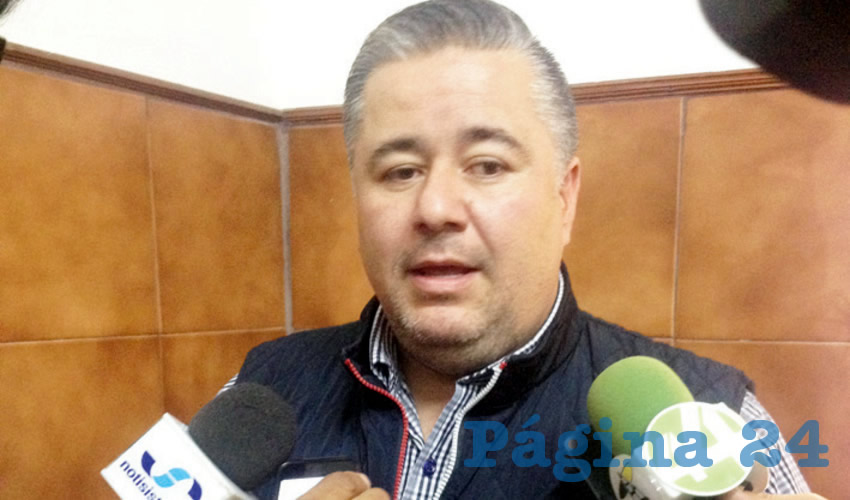Jorge Carlos Ruiz Romero, presidente de la Contraloría Ciudadana, dijo sobre el caso que se trata de dos trabajadoras a las que un directivo de la dependencia de Parques y Jardines les enviaba fotografías suyas desnudo, así como de sus partes íntimas; sin embargo, el funcionario no ha recibido castigo/Foto: Rafael Hernández Guízar