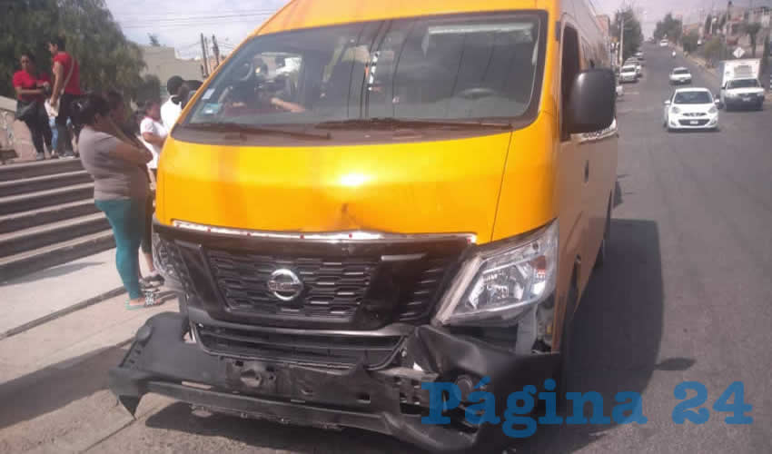 La Nissan colisionó en el cruce de las avenidas Valle de los Romero y Rincón Gallardo.