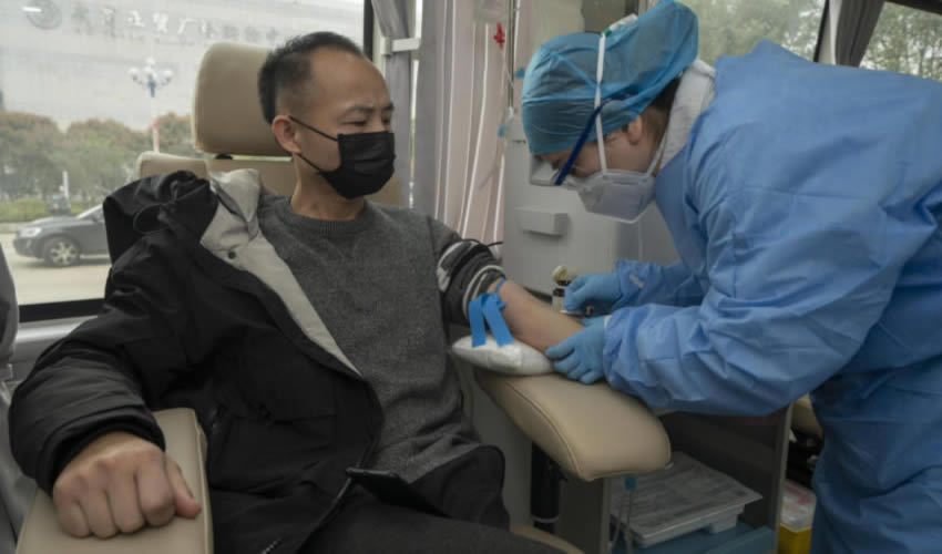 Un paciente recuperado de coronavirus Covid-19 en Wuhan, China (Foto: Fei Maohua/Xinhua)