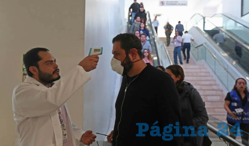 Enrique Alfaro Ramírez realizo un recorrido de supervisión por las instalaciones del Aeropuerto Internacional de Guadalajara Miguel Hidalgo y Costilla, esto para inspeccionar las medidas preventivas para contener la llegada del Covid-19/Fotos: Cuartoscuro