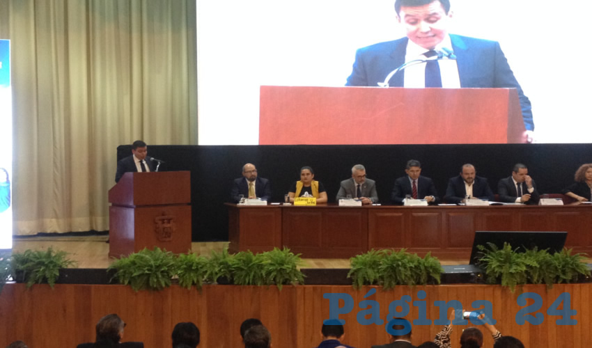 César Antonio Barba Delgadillo presentó su primer informe de actividades como director del SEMS de la UdeG/Foto: Rafael Hernández Guízar