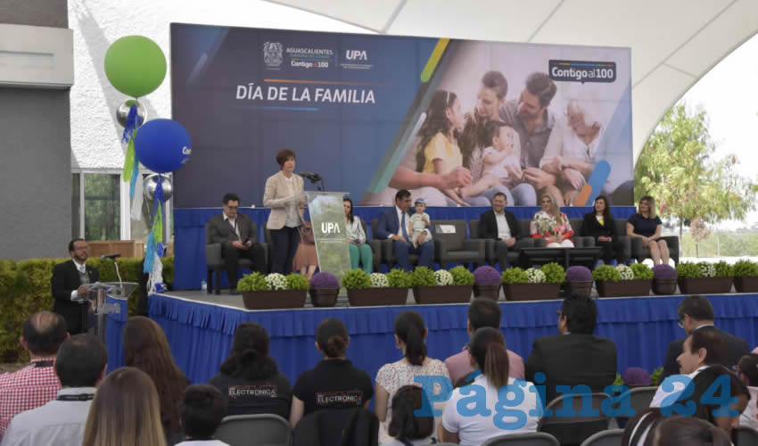 Los hijos y parejas de catedr&aacute;ticos y personal administrativo acuden al plantel para conocer el trabajo que se desarrolla en esta instituci&oacute;n 