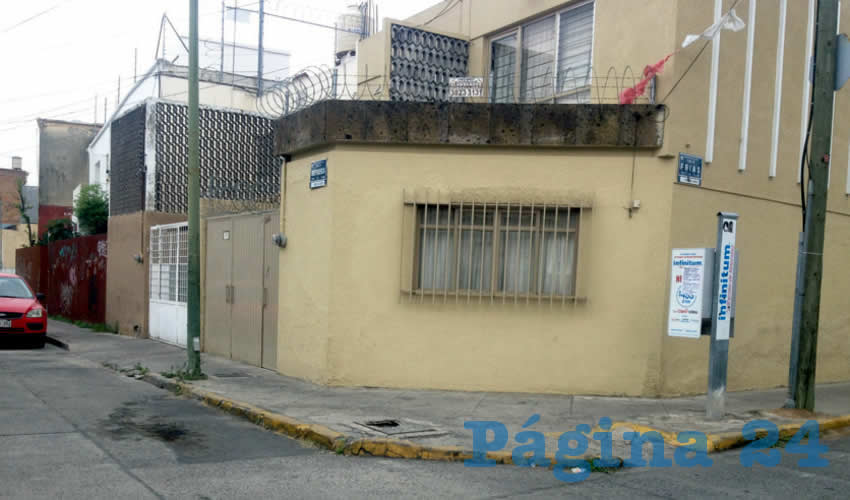 En el entorno del nosocomio del IMSS hay varios obstáculos que representan un peligro para la sociedad, mayormente para los enfermos que salen del nosocomio, así como adultos mayores, y niños pequeños; sin embargo, a las autoridades no les interesa mejorar las condiciones/ Foto: Rafael Hernández Guízar