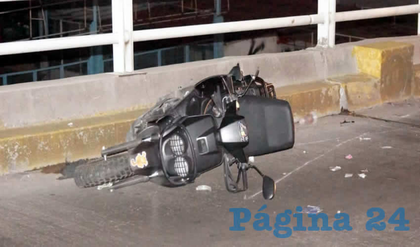 Mudo testigo de la tragedia, el vehículo que manejaba velozmente Axel Uriel Villegas