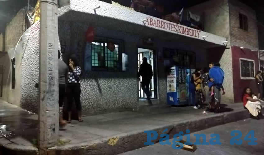 El tejaban destruido por el fuego estaba en la azotea de esta tienda de abarrotes, en la colonia Ortiz Garza