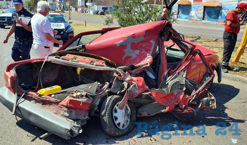 Manuel Erasmo &ldquo;N&rdquo; &ldquo;N&rdquo;, de 62 a&ntilde;os de edad, manejaba este carro Nissan Tsuru, el cual fue literalmente aplastado por un tr&aacute;iler