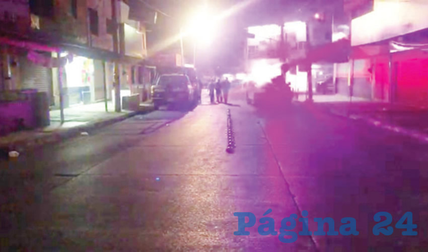 El cuerpo fue localizado en la calle Ferrocarril a su cruce con la avenida Juan de la Barrera, a unos metros de las vías del tren/Fotos: Especial