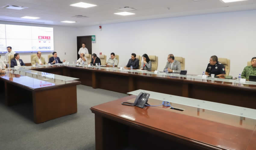 Se tiene el apoyo del Aeropuerto para localizar a los viajeros y aunque no presenten síntomas, se les haga la prueba médica que validará su estatus