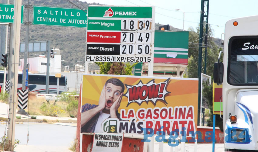 Multiservicios La Plata fue otra de las gosolineras que ofreció a los zacatecanos precios bajos, vendiendo el litro en 17 pesos con 35 centavos. (Foto Rocío Castro Alvarado)