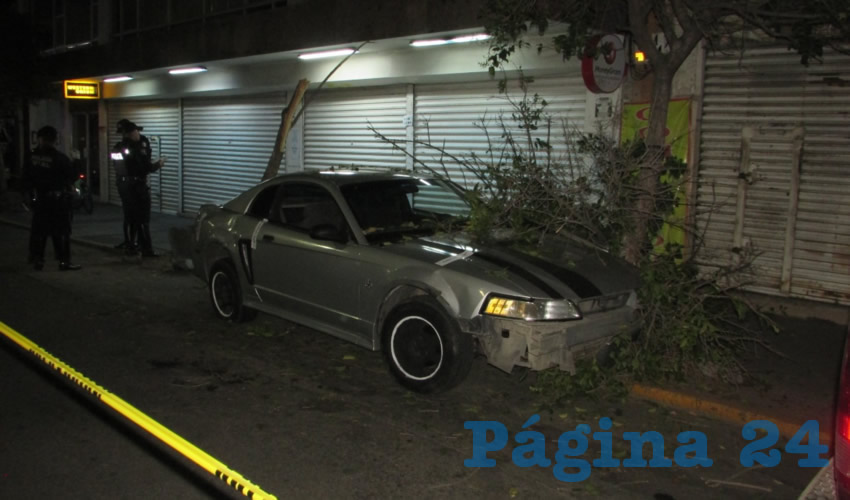El Ford Mustang de “El Camay” se estrelló contra un árbol sobre calle Rivero y Gutiérrez
