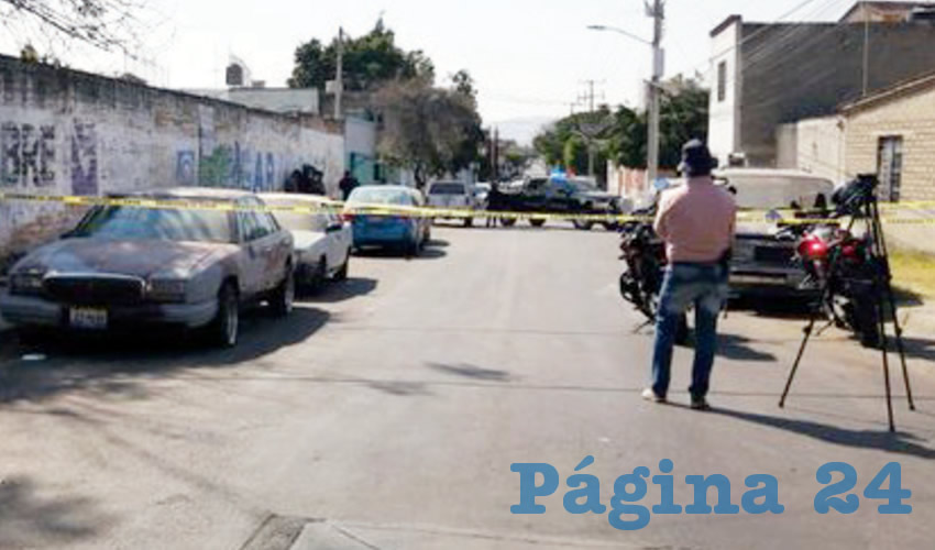 Al lugar de los hechos llegaron dos mujeres que aseguraron ser familiares de los hombres asesinados/Foto: Especial