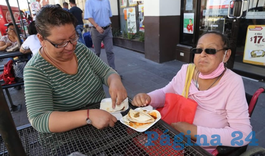 Lourdes Lamas González y Esthela Acosta Lamas almorzaron en tacos Don Mauri