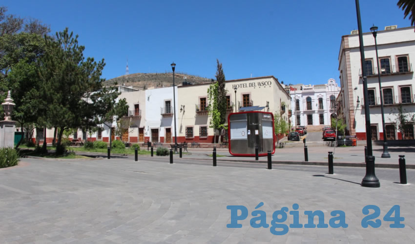 Actualmente, este espacio histórico de la ciudad apenas es visitado por algunas personas que caminan con dirección al Hospital del Instituto Mexicano del Seguro Social (IMSS), ya que la alameda conecta con uno de los accesos del centro médico. (Foto Rocío Castro Alvarado)