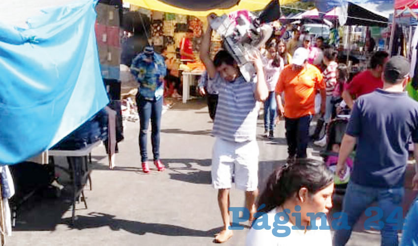 Si bien desde el ayuntamiento de Zapopan no se ha tomado la determinación de cancelar la instalación de estos tianguis, se llamó a la ciudadanía a asistir a estos espacios solamente de ser estrictamente necesario/Foto: Francisco Tapia