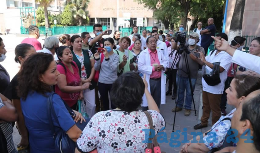 Trabajadores de la clinica del Imss se manifestaron porque no hay insumos para protegerse del Coronavirus