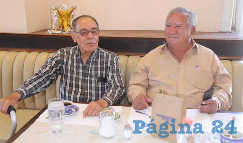 En Sanborns Francia almorzaron Antonio Cornejo Barrera y Daniel Herrera Ramírez