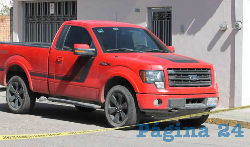 La secretaria de la v&iacute;ctima pidi&oacute; ayuda hasta el fraccionamiento Las Brisas, en esta camioneta Ford Lobo