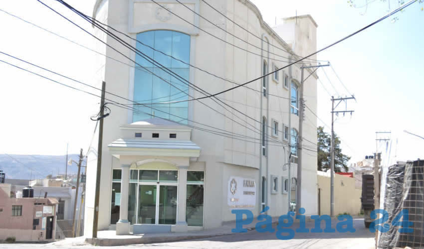 Derivado de la pandemia generada por el Covid-19, la Diócesis de Zacatecas que encabeza monseñor, Sigifredo Noriega Barceló, estableció una serie de instrucciones para la celebración de exequias, tomando en cuenta que pese a esta contingencia, la posibilidad de la muerte se hace presente (Foto Merari Martínez)