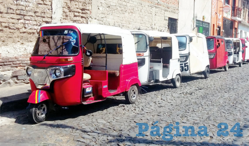 Si de por sí tienen poco trabajo debido a la contingencia, la escasa ganancia la pierden, debido a que los “támaros” están encima de ellos; así viven los mototaxistas en Tonalá, padeciéndola/Fotos: Francisco Tapia