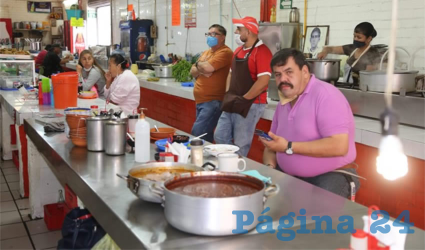 En cocina económica La Mensajera, en el mercado Morelos, hay desayunos para llevar a casa y convivir con la familia en esta cuarentena