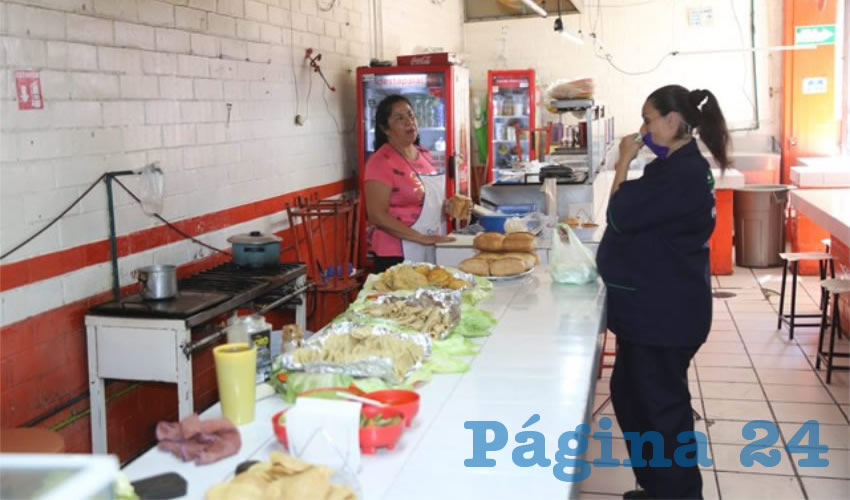 En tacos y Gorditas Los Brothers, en el mercado Morelos, piden unas ricas gorditas para llevar a casa