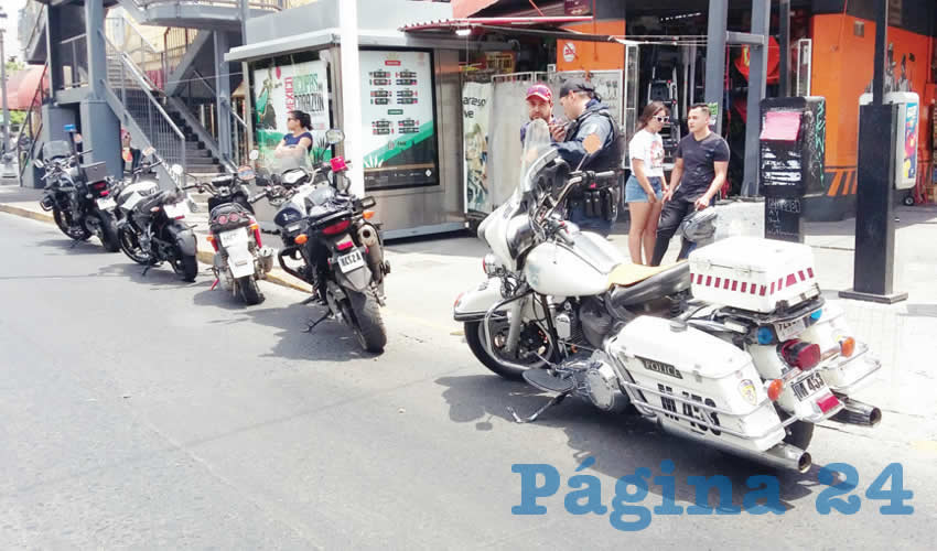 Por diversos puntos de la ciudad se aprecia a los agentes de vialidad del estado, quienes en compañía de policías municipales detienen motociclistas, sobre todo de empresas repartidoras de comida/Foto: Francisco Tapia