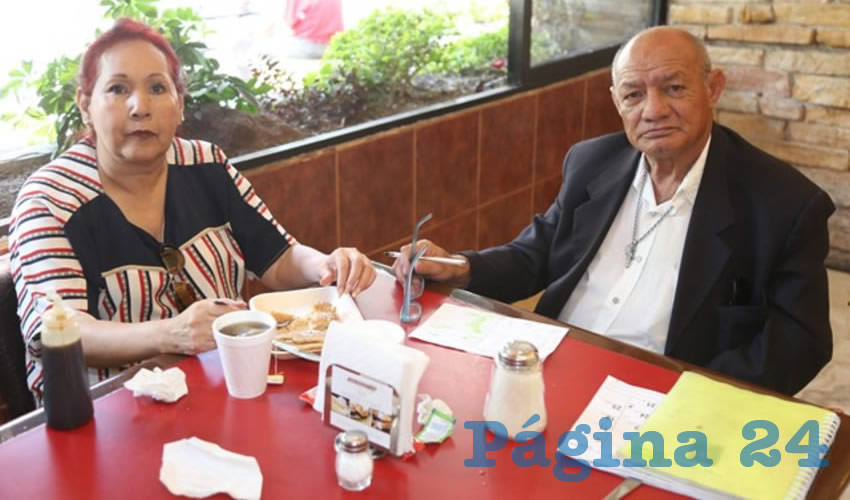 En Las Antorchas almorzaron María de Lourdes Azpeitia Márquez y Ricardo Aguilera Nieves