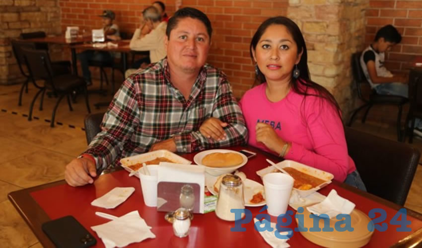 En Las Antorchas desayunaron Francisco Javier Mendoza y Doris Salinas Galván