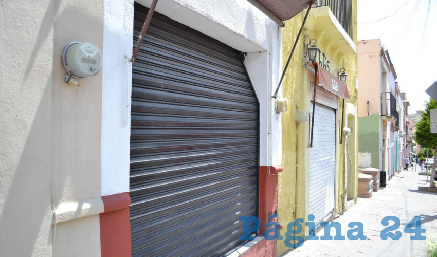 En el caso de la avenida Ramón López Velarde, muchos de los negocios locales subsisten de la comunidad universitaria o de los sectores laborales y de gobierno (Foto: Merari Martínez)