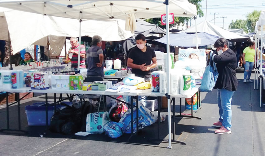 Muchos de los tianguis que se instalan en la capital de Jalisco y su zona metropolitana lucen desiertos, ante el temor de los comerciantes de ser multados: “Si ni sale para comer, cómo vamos a poder pagar una multa de 2 o 3 mil pesos”, cuestionaron/Foto: Francisco Tapia