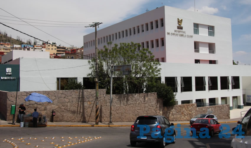 Gómez Rodríguez comentó que en ese centro de salud hay 10 consultorios en los que normalmente se brindan alrededor de 24 consultas, y a la fechase atienden a 18 pacientes por consultorio (Foto Rocío Castro)