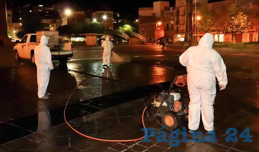 El primer edil enfatizó que “durante esta contingencia seguiremos con el trabajo coordinado y permanente que todo lo vence para contener la propagación del virus con medidas preventivas en espacios de gran afluencia como callejones, plazas, plazuelas, paraderos de autobuses, portales y especialmente los mercados público...