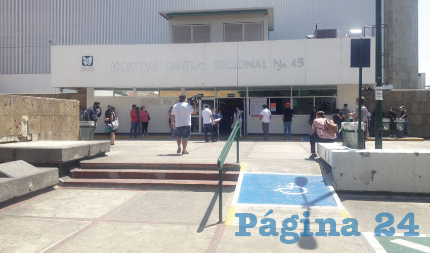 Empleados del hospital Ayala deben gastar parte de su salario en protegerse para realizar su profesión, algo que según se estipula en el contrato colectivo del trabajo debería de ser otorgado por la fuente de trabajo/Foto: Rafael Hernández Guízar