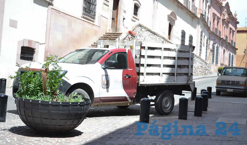Debido a la disminución de peatones en las calles y comensales en los restaurantes y comercios, las cuadrillas y camiones recolectores de basura han disminuido sus labores en el Centro Histórico (Foto: Merari Martínez)