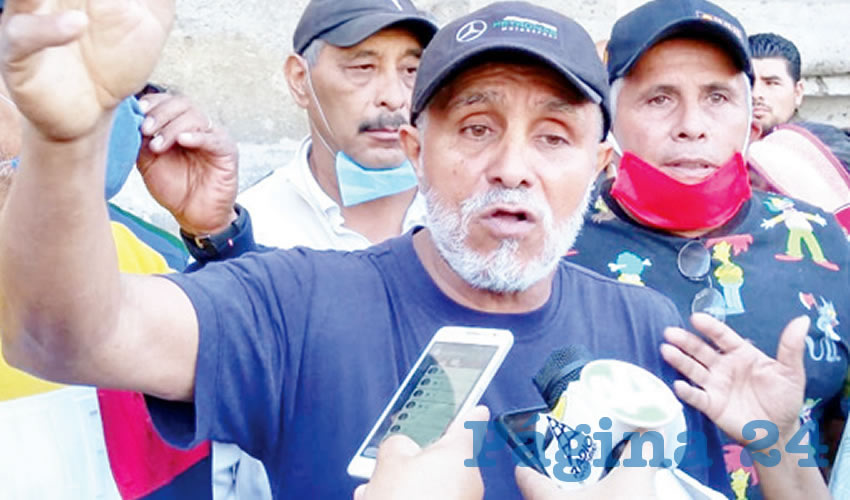 Rosalío Morales, uno de los comerciantes indignados por la falta de oportunidades para trabajar, criticó que el apoyo “no es de la bolsa del gobernador, es dinero público”, por lo que exigieron que bajaran el recurso, porque “ya lo mareó mucho”