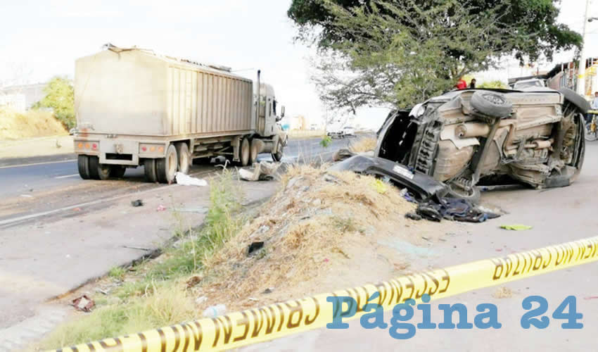 La víctima conducía una camioneta, de la cual perdió el control y volcó, para finalmente chocar contra la parte posterior de un tráiler/Foto: Especial